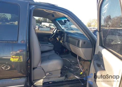 2003 Chevrolet Suburban 1500 Ls z USA, uszkodzony, nr VIN 3GNEC16T23G326667